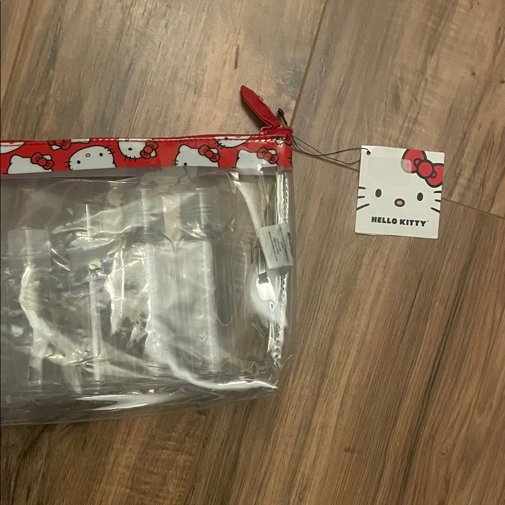 Hello Kitty Travel Bag - Picture 3 of 15